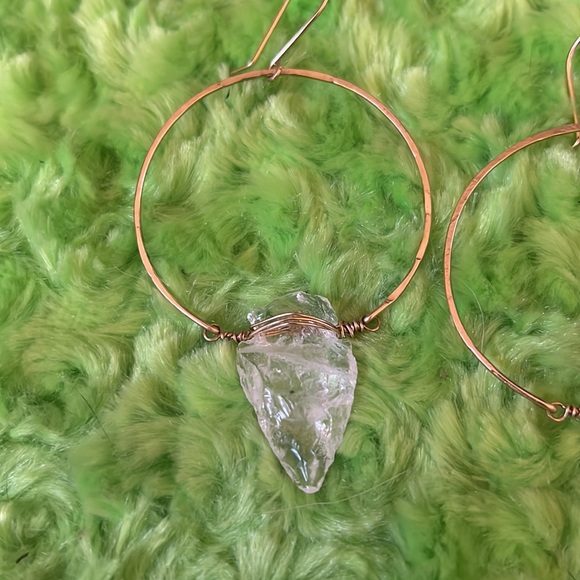 Quartz arrowhead hoop earrings - Picture 6 of 7